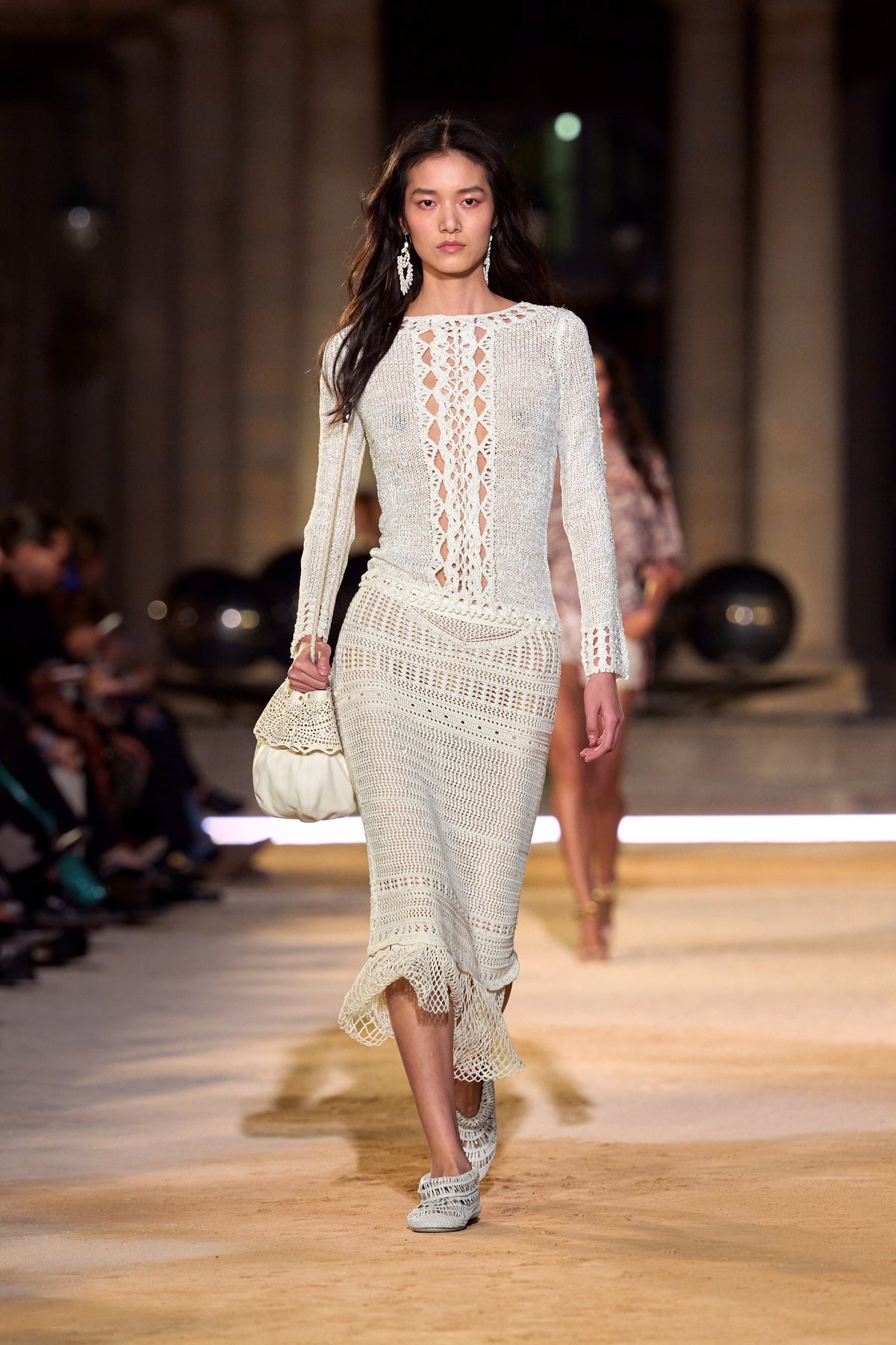 Look 37 [S27]